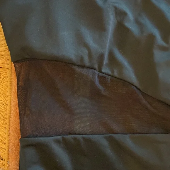 ALIEVA XL Skylar prune asymmetric cutout swimsuit black - Picture 4 of 6